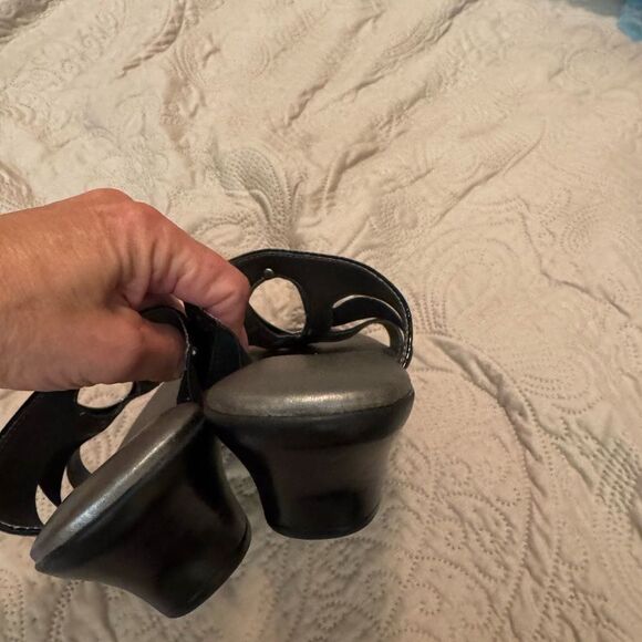 Karen Scott Black Geometric Slide Sandals - Picture 9 of 10